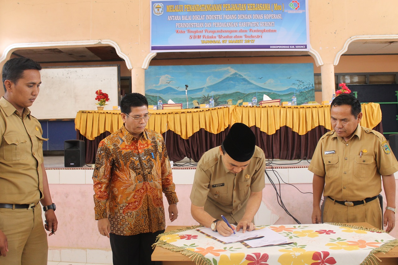 Tingkatkan SDM, Kerinci Tekan MoU dengan BDI Padang