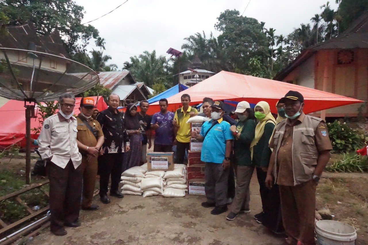 Peduli Bencana Gempa Pasaman, Keluarga Besar BDI Padang Serahkan Bantuan