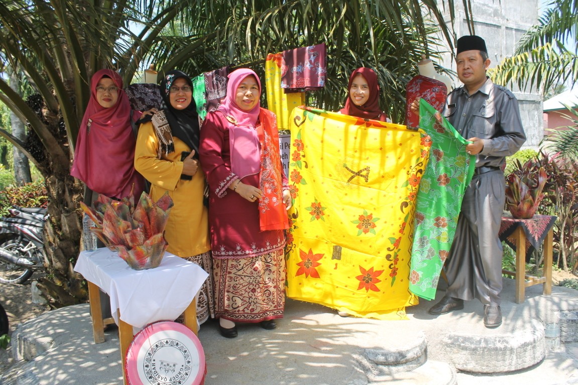 Alumni Diklat BDI Padang Jadi Pionir Batik Tiku