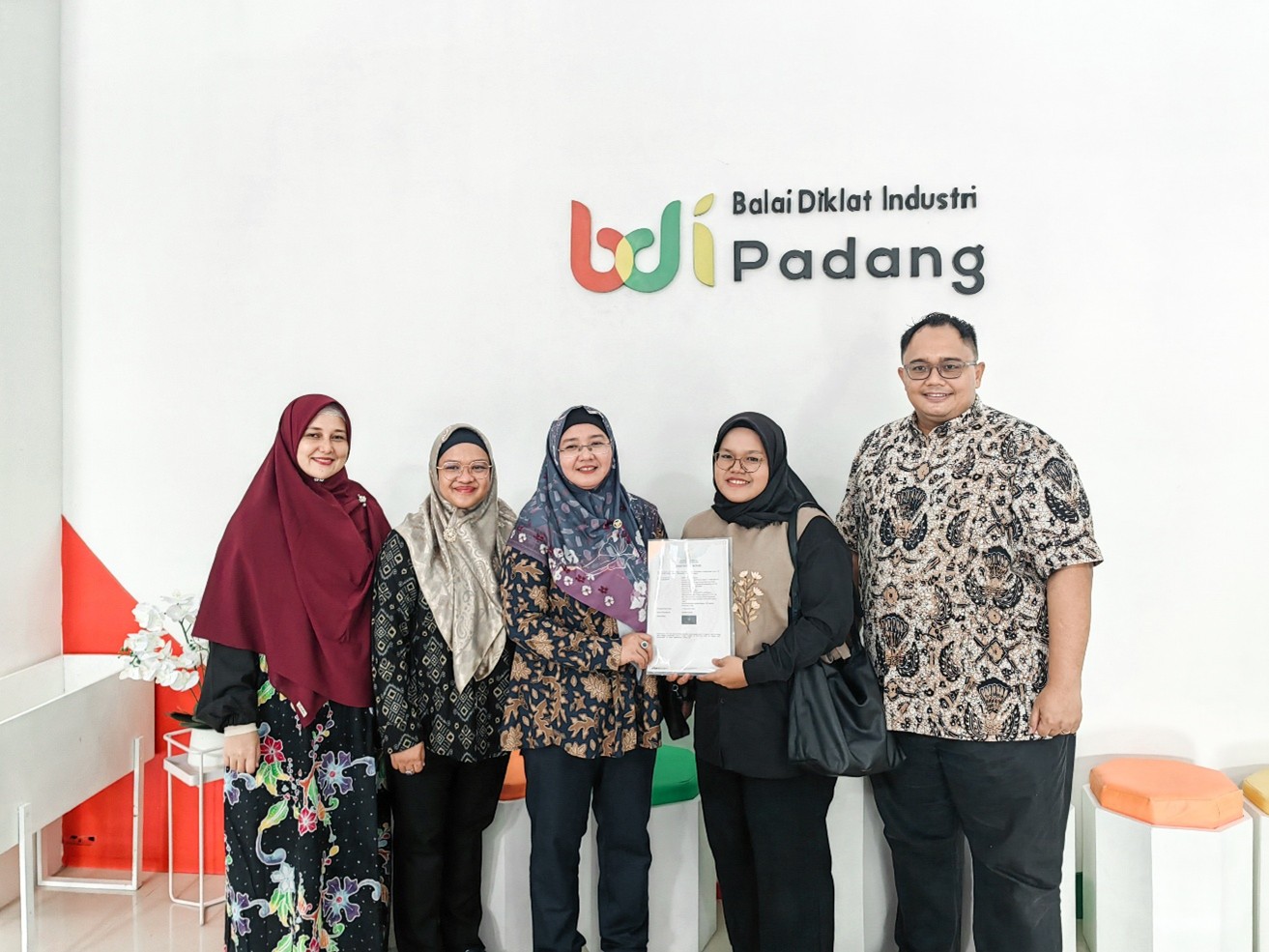 Kameh BOUTIQUE Pecahkan Rekor! Sertifikat Merek Terbit Kilat di BDI Padang