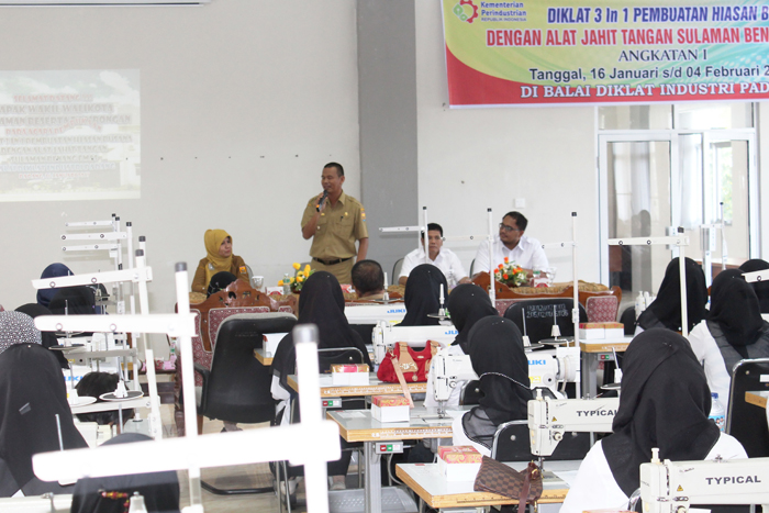 Pengrajin Sulaman dan Bordir Kota Pariaman Dilatih 18 Hari