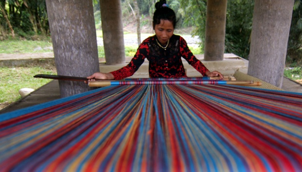 Sijunjung Patenkan 30 Motif Khas Tenun Unggan